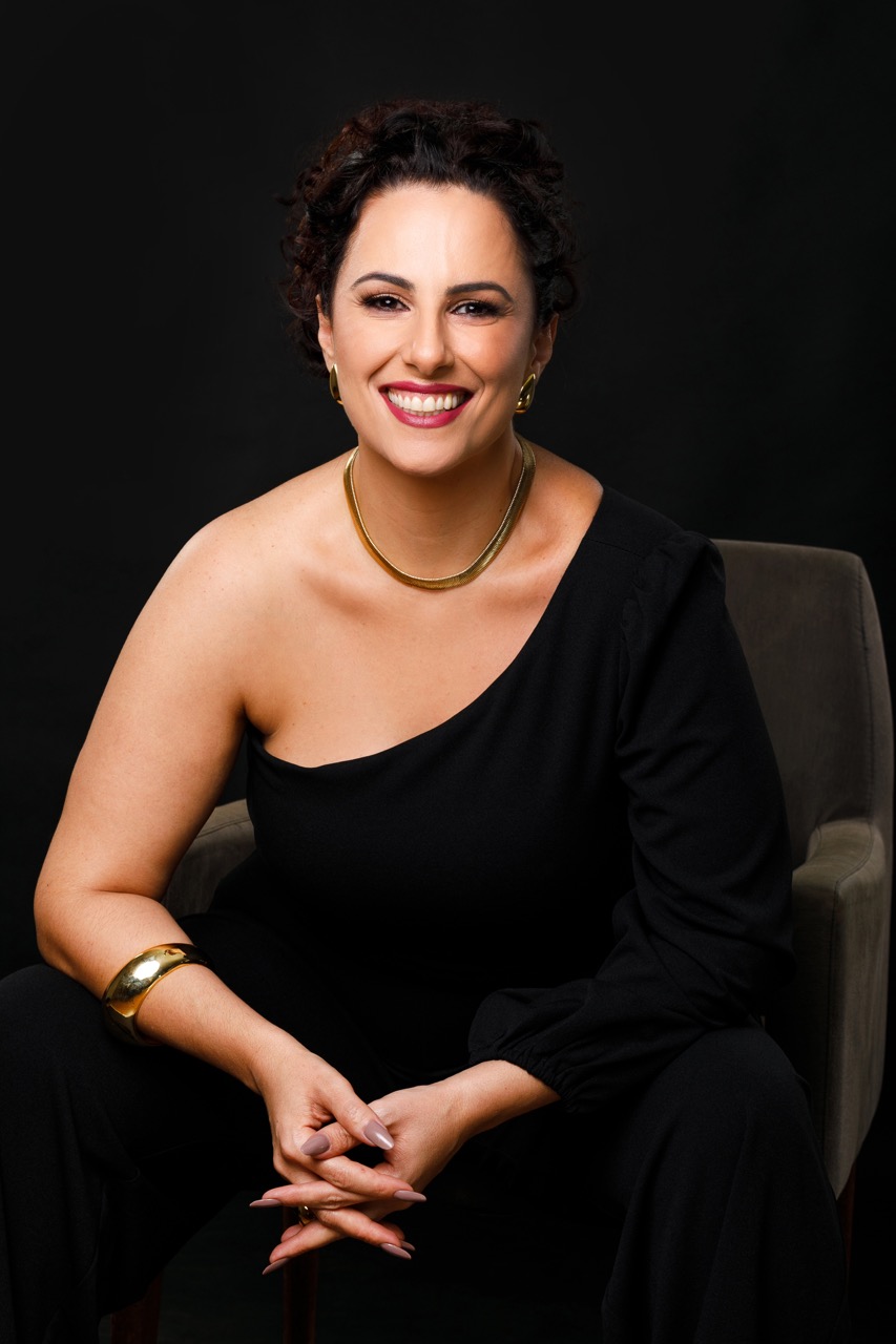 Regiane Assad no palco
